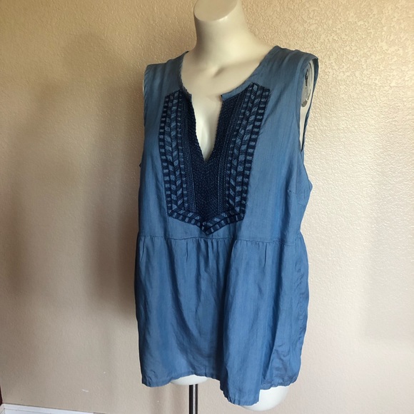 Crown & Ivy Blue Chambray Embroidered Tank Top Size 2X - Picture 5 of 9